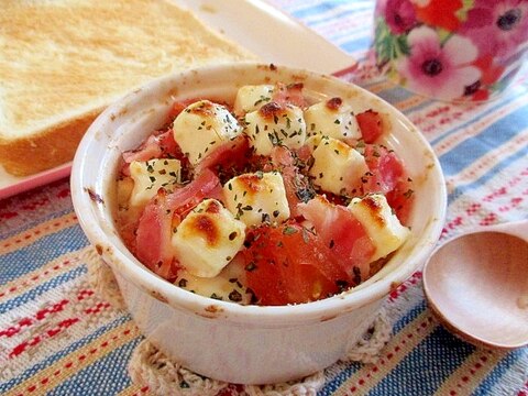 朝食にあと一品！トマトと豆腐の簡単ココット♪